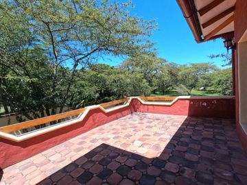 Venta Espectacular Casa de 4 dormitorios en La Viña. Tumbaco