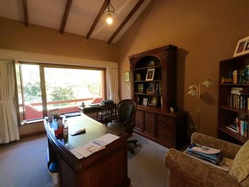 Venta Espectacular Casa de 4 dormitorios en La Viña. Tumbaco