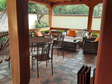 Venta Espectacular Casa de 4 dormitorios en La Viña. Tumbaco