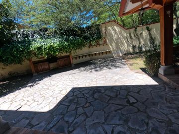 Venta Espectacular Casa de 4 dormitorios en La Viña. Tumbaco