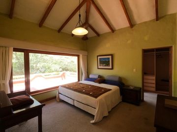 Venta Espectacular Casa de 4 dormitorios en La Viña. Tumbaco