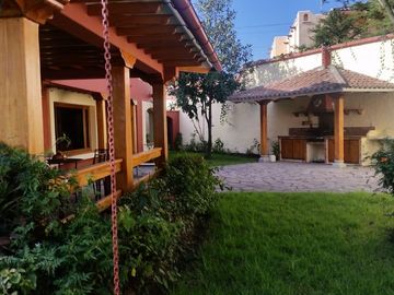 Venta Espectacular Casa de 4 dormitorios en La Viña. Tumbaco