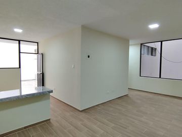Casa Rentera de Oportunidad, 5 departamentos y 2 locales comerciales, El Ejido, Quito
