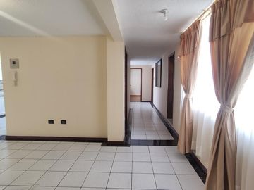 Casa Rentera de Oportunidad, 5 departamentos y 2 locales comerciales, El Ejido, Quito