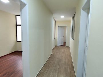 Casa Rentera de Oportunidad, 5 departamentos y 2 locales comerciales, El Ejido, Quito