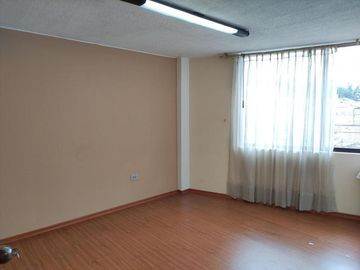 Casa Rentera de Oportunidad, 5 departamentos y 2 locales comerciales, El Ejido, Quito
