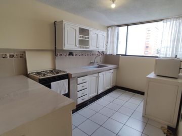 Casa Rentera de Oportunidad, 5 departamentos y 2 locales comerciales, El Ejido, Quito