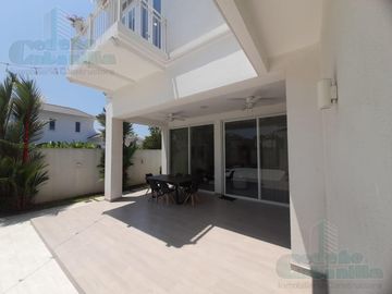 VENTA DE LUJOSA VILLA EN AIRES DEL BATAN