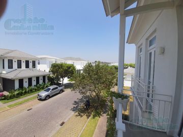 VENTA DE LUJOSA VILLA EN AIRES DEL BATAN