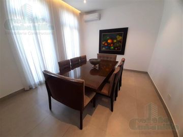 VENTA DE LUJOSA VILLA EN AIRES DEL BATAN