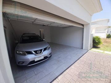 VENTA DE LUJOSA VILLA EN AIRES DEL BATAN