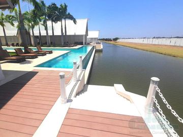 VENTA DE LUJOSA VILLA EN AIRES DEL BATAN