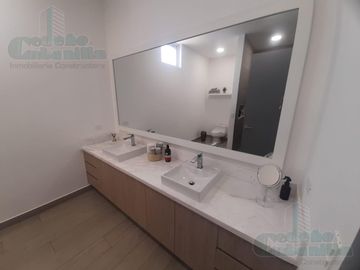 VENTA DE LUJOSA VILLA EN AIRES DEL BATAN