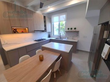 VENTA DE LUJOSA VILLA EN AIRES DEL BATAN