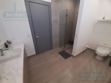VENTA DE LUJOSA VILLA EN AIRES DEL BATAN