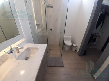 VENTA DE LUJOSA VILLA EN AIRES DEL BATAN