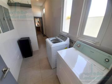 VENTA DE LUJOSA VILLA EN AIRES DEL BATAN