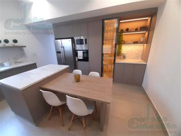 VENTA DE LUJOSA VILLA EN AIRES DEL BATAN