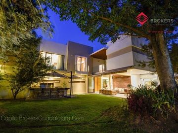 Casa en Venta en Reserva Real Con Alberca Por Zona Andares Terminados de Lujo