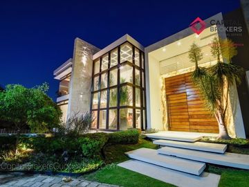 Casa en Venta en Reserva Real Con Alberca Por Zona Andares Terminados de Lujo