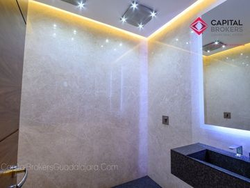 Casa en Venta en Reserva Real Con Alberca Por Zona Andares Terminados de Lujo