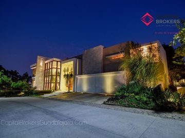 Casa en Venta en Reserva Real Con Alberca Por Zona Andares Terminados de Lujo