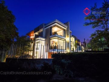 Casa en Venta en Reserva Real Con Alberca Por Zona Andares Terminados de Lujo