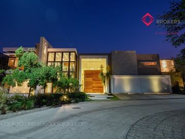 Casa en Venta en Reserva Real Con Alberca Por Zona Andares Terminados de Lujo