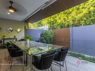 Casa en venta de lujo Fraccionamiento  Colinas Virreyes frente Puerta  las Lomas
