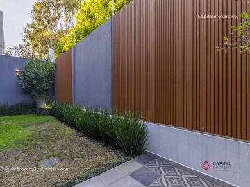 Casa en venta de lujo Fraccionamiento  Colinas Virreyes frente Puerta  las Lomas