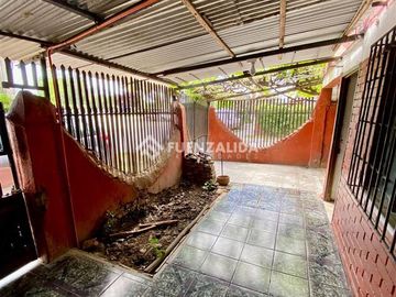 Casa en Venta en Av tres poniente con Asunción