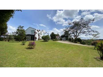Venta de casa campestre en parcelacion via San Antonio La Ceja