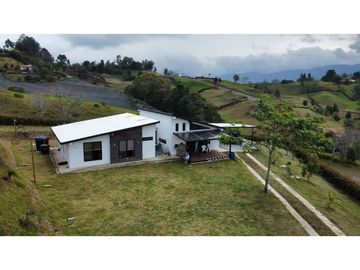 Venta de casa campestre en El Carmen de Viboral, Antioquia