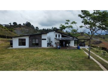Venta de casa campestre en El Carmen de Viboral, Antioquia