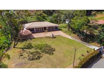 Venta de casa finca en Rionegro, Antioquia cercana al túnel de Oriente