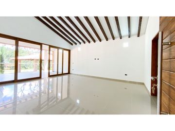 Venta de casa finca en Rionegro, Antioquia cercana al túnel de Oriente