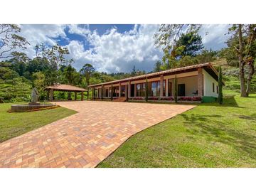 Venta de casa finca en Rionegro, Antioquia cercana al túnel de Oriente