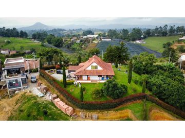Venta de casa campestre en el Carmen de Viboral