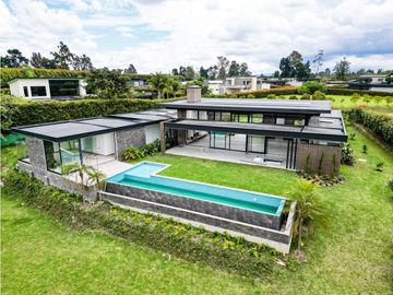 Venta de casa finca en Llanogrande, Rionegro