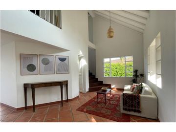 Venta de casa en unidad cerrada de Guatapé Antioquia