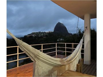 Venta de casa en unidad cerrada de Guatapé Antioquia