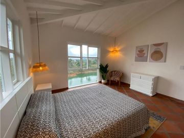 Venta de casa en unidad cerrada de Guatapé Antioquia