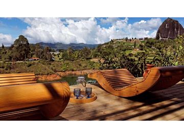 Venta de casa en unidad cerrada de Guatapé Antioquia