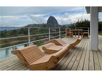 Venta de casa en unidad cerrada de Guatapé Antioquia