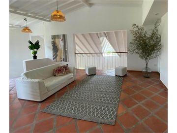 Venta de casa en unidad cerrada de Guatapé Antioquia