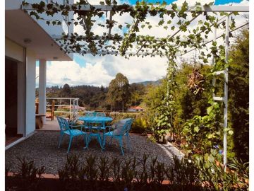 Venta de casa en unidad cerrada de Guatapé Antioquia