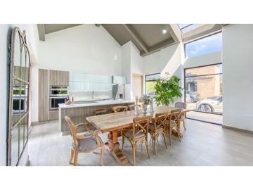 Venta de casa en exclusiva urbanización de Llano Grande Antioquia