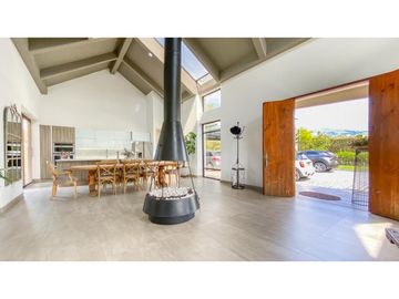 Venta de casa en exclusiva urbanización de Llano Grande Antioquia