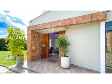 Venta de casa en exclusiva urbanización de Llano Grande Antioquia