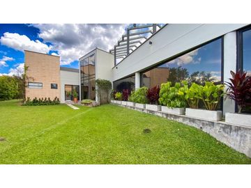 Venta de casa en exclusiva urbanización de Llano Grande Antioquia